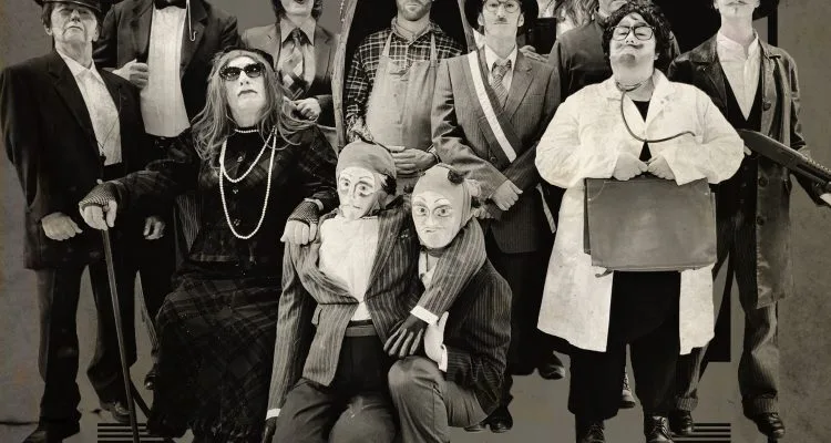 Photo vieillie d'un cœur d'acteurs costumés